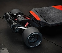 Racing-Ready Electric Skateboards Image 5