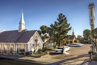 Exclusive Red-Carpet Chapel Events