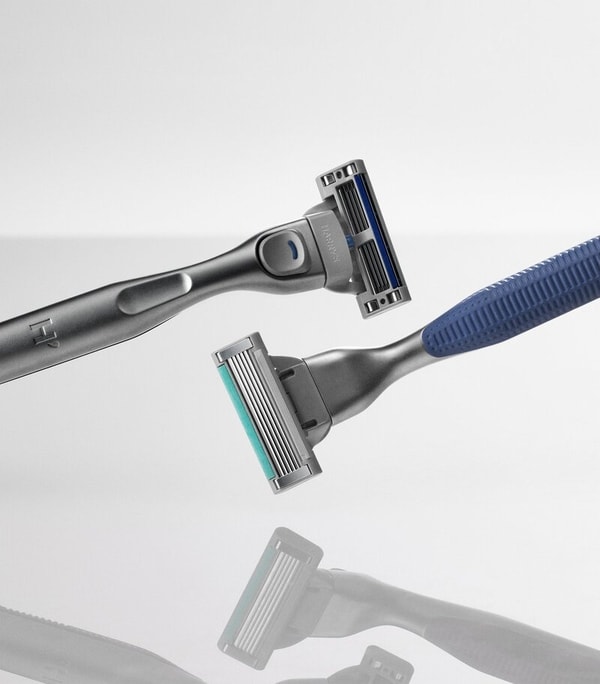 Pivoting Low-Cost Razors