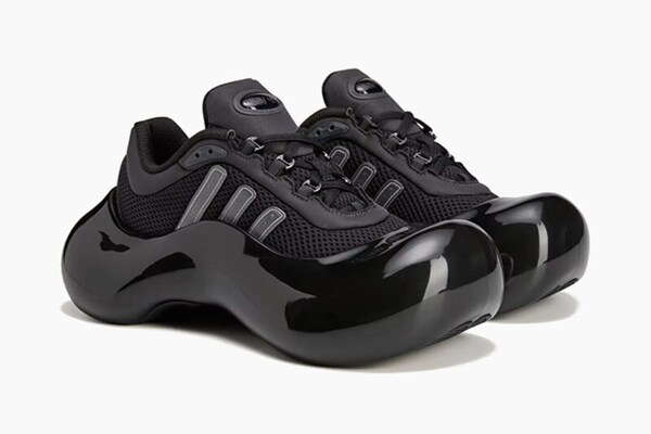 Bulbous Collaboration Sneakers : Adidas x AVAVAV Moonrubber