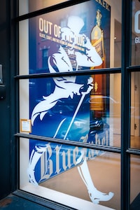 Immersive Glass Art Exhibits Image 6