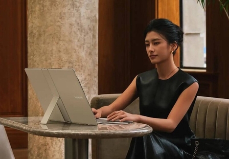 Folding Tablet-Like Laptops Image 4