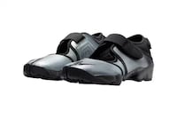 Metallic-Tinged Split-Toe Footwear Image 2