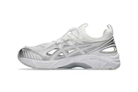 Retro Sneaker-Inspired Sandals Image 2