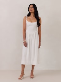 Sustainable Summer Dresses Image 3