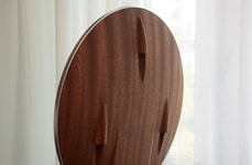 Sleek Vertical Turntables