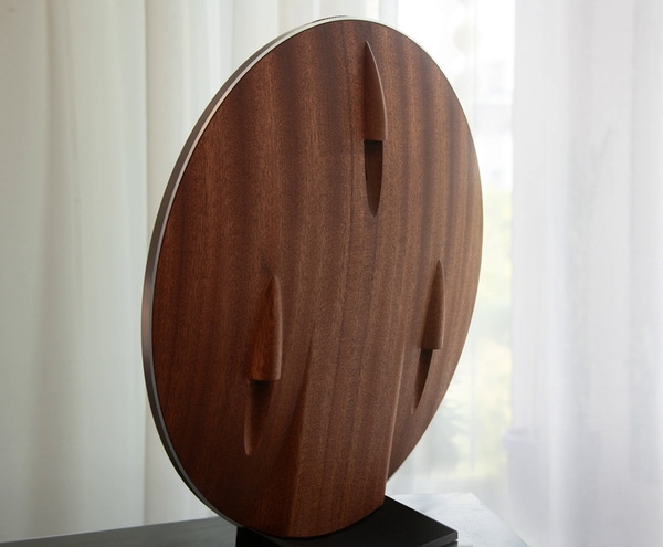 Sleek Vertical Turntables