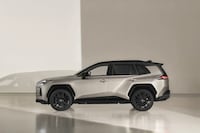 Next-Generation PHEV SUVs Image 3