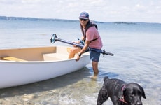 Slender Battery-Powered Outboard Motors