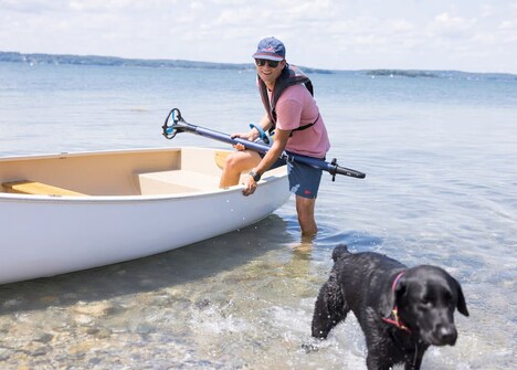 Slender Battery-Powered Outboard Motors