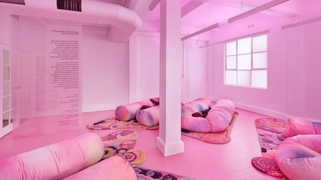 Hug-Recreated Art Exhibitions