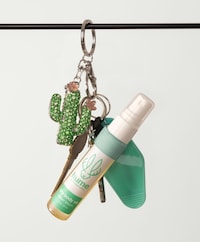 Travel-Friendly Dry Body Oils Image 2