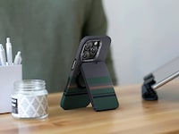 Magnetic Kevlar Smartphone Wallets Image 1
