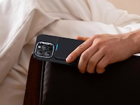 Magnetic Kevlar Smartphone Wallets Image 2