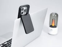 Magnetic Kevlar Smartphone Wallets Image 3
