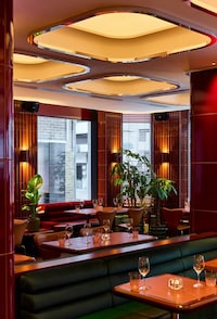 Glossy Ceramic-Pillared Restaurant Designs Image 2