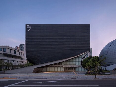 Photograph-Centric Museums