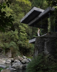 Stone-Like Discreet Glass Viewpoints Image 2