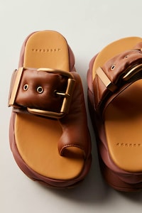 Unique Platform-Style Sandals Image 3