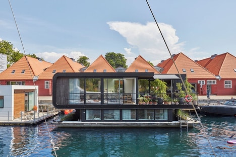 Two-Storey Contemporary Houseboats