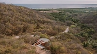 Crab-Like Coastal Residences Image 4