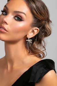 Minimalist Bridal Accessories Collections Image 4