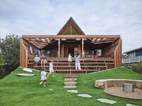 Kite-Shaped Reconfigured Residences Image 2