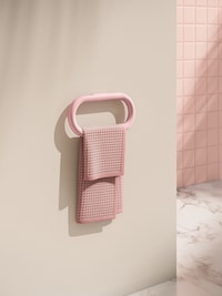 Pink-Hued Bath Lines Image 4