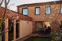 Elongated London Courtyard Houses