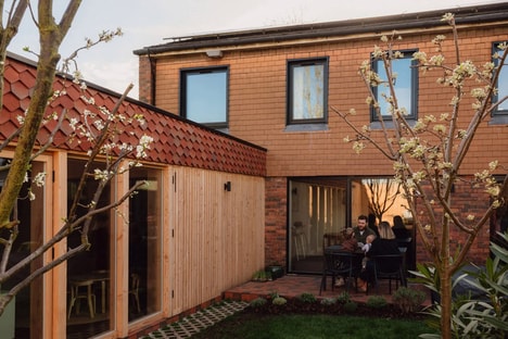 Elongated London Courtyard Houses