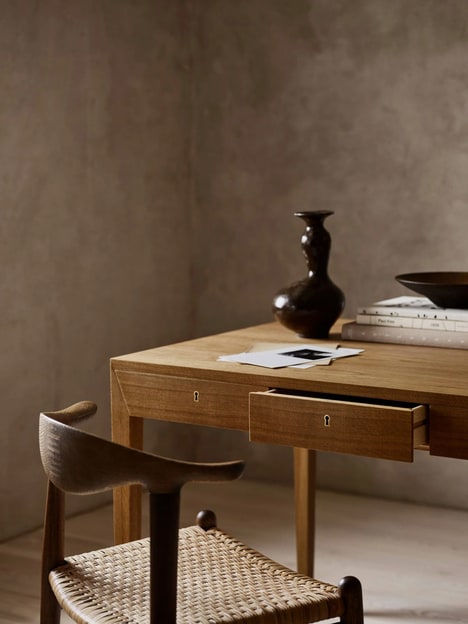 Solid Wooden Tapered Desks