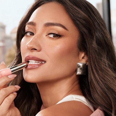 Lightweight Hybrid Lip Products
