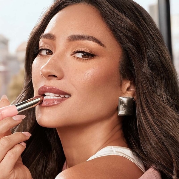 Lightweight Hybrid Lip Products