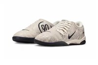 Snakeskin-Textural Soccer Footwear Image 3