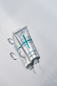 Lightweight SPF Serums Image 2