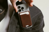 Trackable Magnetic Smartphone Wallets Image 2