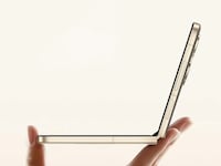 Flagship-Grade Folding Smartphones Image 3