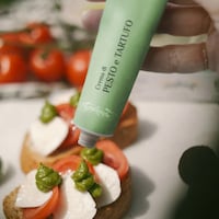 Squeezable Truffle Spreads Image 3