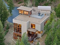 Modern Mountainous Luxury Homes Image 3