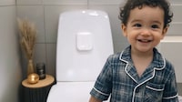 Hygienic Handsfree Toilet Accessories Image 7