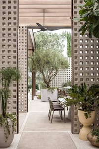 Block Partition Breezy Restaurants Image 2