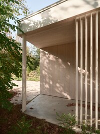 Thoughtful Lakeside Home Designs Image 2