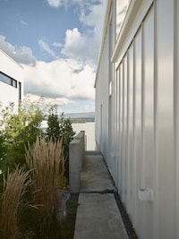 Thoughtful Lakeside Home Designs Image 4