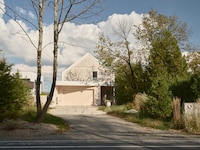 Thoughtful Lakeside Home Designs Image 6