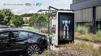 Battery-Buffered Fast-Charging EV Stations