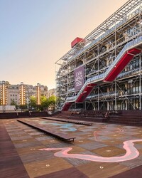 Board Game-Inspired Show Sets Image 1