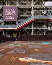 Board Game-Inspired Show Sets Image 2
