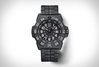Stealthy Military Dive Watches Image 1