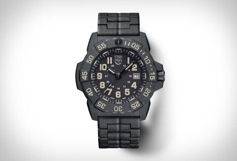 Stealthy Military Dive Watches