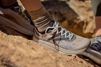 Abrasion-Resistant Running Shoes Image 3